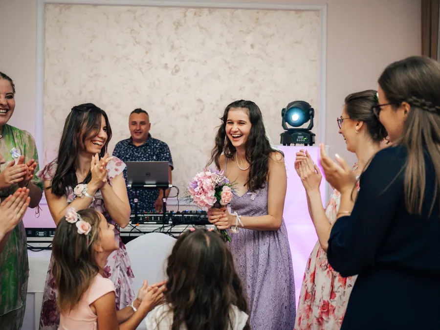 Hostia pri DJ pulte